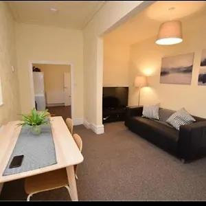 Beautiful 4 Bedroom Victorian Sleeps 7 Stockport Apartment
